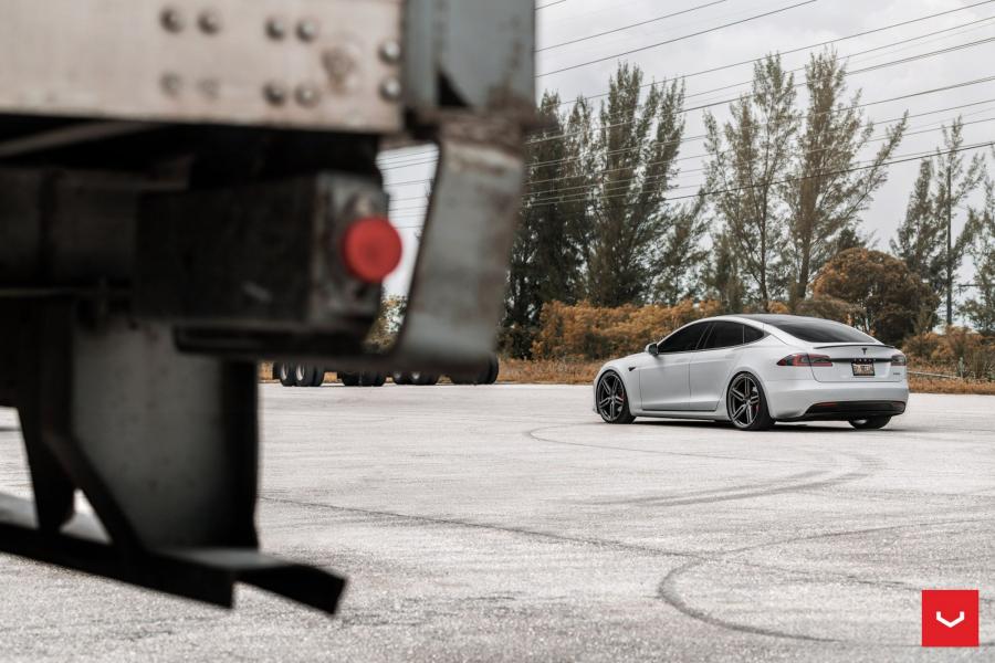  Tesla Model S on Vossen Wheels (HF-1) 2018 года  (фото 7 из 13)